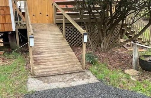 Dugspur Cabin | Cozy creek side cabin. Pet Friendly. Single Story, with ramp at entry