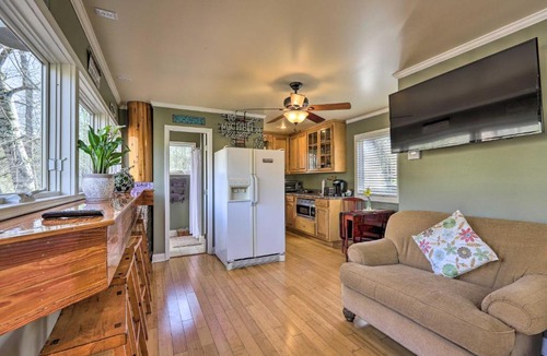 Thomaston House | Cozy Creekside Cabin w/Grill: Fish & Explore!