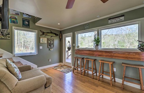 Thomaston House | Cozy Creekside Cabin w/Grill: Fish & Explore!