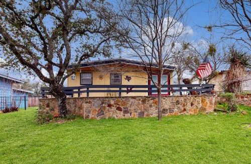 Silver Creek Village House | Cozy Dog-Friendly House Near Water with Enclosed Yard, Grill, & Equipped Kitchen