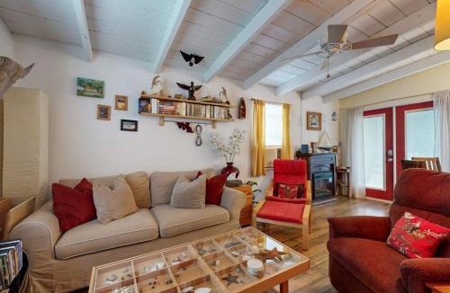 Silver Creek Village House | Cozy Dog-Friendly House Near Water with Enclosed Yard, Grill, & Equipped Kitchen