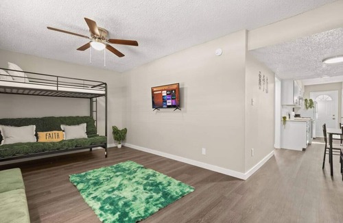 South Manchaca Apartment | Cozy Emerald Hideaway - Pet Friendly