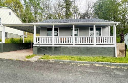 Fries House | Cozy Fries Escape w/Mountain & River Views!