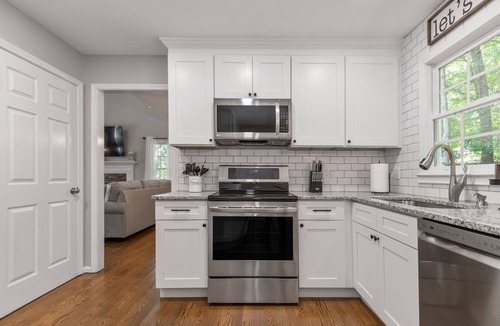 Cartersville House | Cozy Getaway: Extended Stay, 5BR Open Air Near DT
