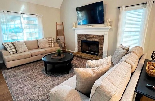 Cartersville House | Cozy Getaway: Extended Stay, 5BR Open Air Near DT