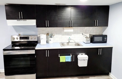 Petworth Apartment | Cozy Getaway with Modern Look & Free Private Parking.