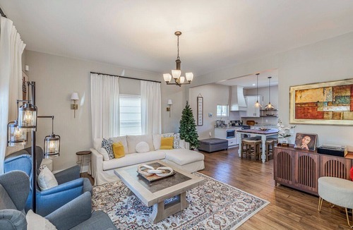 Dunean House | Cozy Greenville Cottage - 7 Min to Downtown. Sleeps 3
