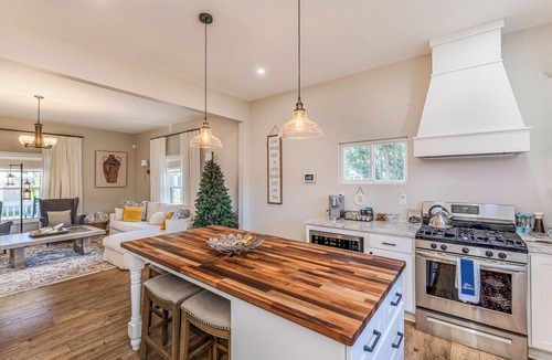 Dunean House | Cozy Greenville Cottage - 7 Min to Downtown. Sleeps 3