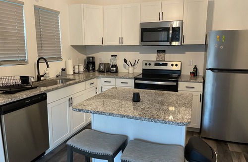 Hickory House | Cozy Guest House located near downtown!