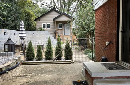 Hickory House | Cozy Guest House located near downtown!