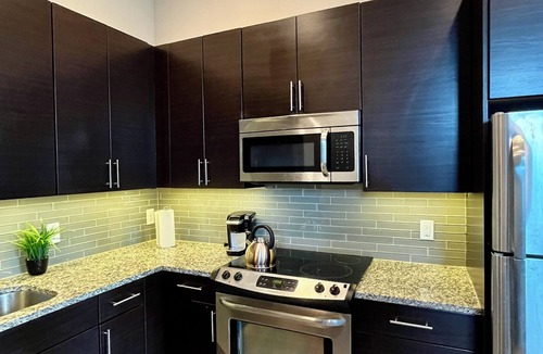 Downtown Baltimore Apartment | Cozy Harbor-View 1BR – December Move-In Special