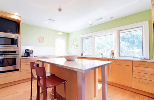 Beach Lagoon Condo | Cozy Hilton Head townhome with shared pools within a short distance of beaches
