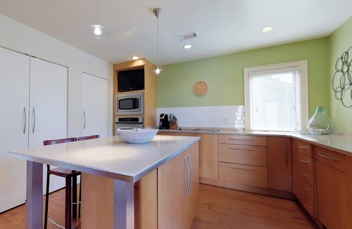 Beach Lagoon Condo | Cozy Hilton Head townhome with shared pools within a short distance of beaches