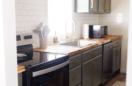 Dothan House | Cozy Historic District Cottage