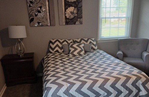 Churchland House | Cozy Home Away from Home- 5 minutes from local shopping area