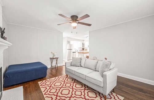 Charlotte House | Cozy Home near CLT Uptown, Super Fast Wi-Fi