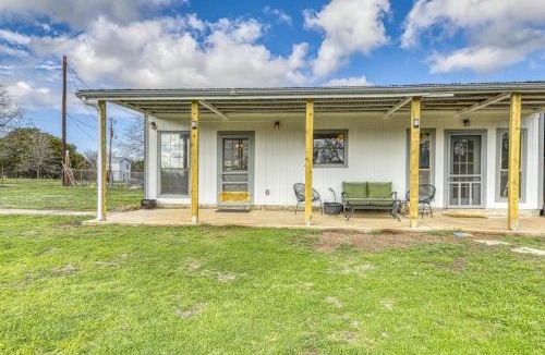 Liberty Hill House | Cozy Home Near River Access with Firepit & Playground