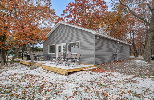 Au Gres Apartment | Cozy Home on Lake Huron II