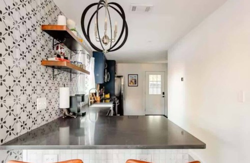 Chestnut House | Cozy house, big backyard, fast WiFi