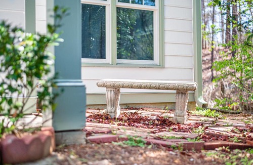 Cary Apartment | Cozy Industrial Kildaire Farms Home- near Downtown