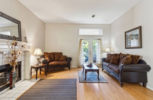 Southwest Arlington House | Cozy + Inviting 4BR Home in Arlington