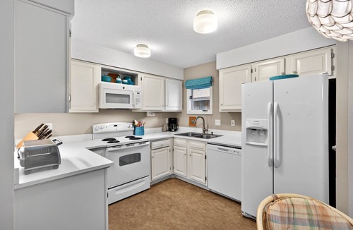 West Beach House | Cozy Kiawah Cottage with Community Pool in Prime Location!