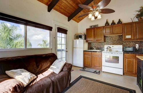 Kalaoa Cottage | Cozy Kona Coast Apt w/Lanai ~ 8 Miles to Beach!