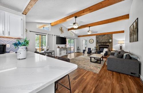 Eatonton House | Cozy Lake Cabin Porch Hot Tub Fire Pit