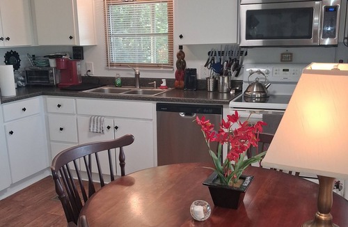Shorterville Cottage | Cozy LAKE EUFAULA GETAWAY Cottage-Couples-Honeymoon-Family-Fisherman-BOAT Parkin