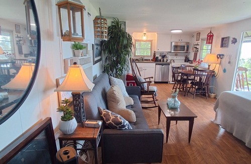 Shorterville Cottage | Cozy LAKE EUFAULA GETAWAY Cottage-Couples-Honeymoon-Family-Fisherman-BOAT Parkin