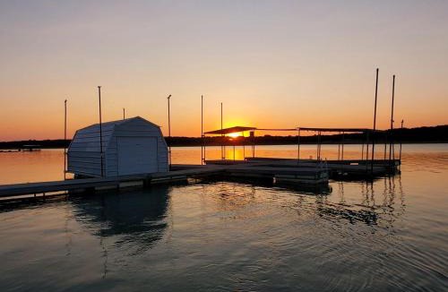 Cisco Ski Chalet | Cozy Lakefront A-Frame Cabin with Dock Access & BBQ Near Lake Cisco, TX