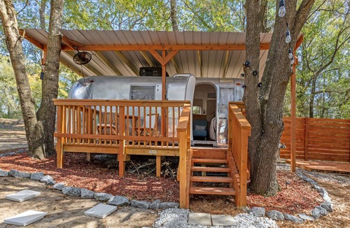 Chipley House | Cozy Lakefront Airstream