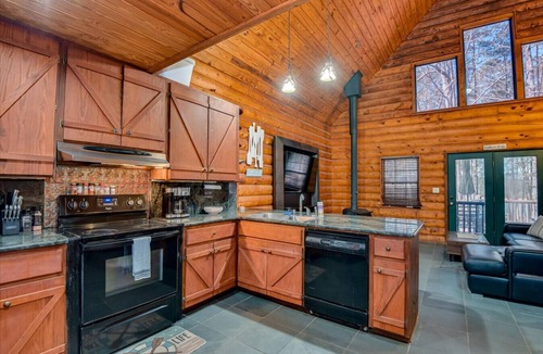 Tignall Cabin | Cozy Lakefront Cabin on Buckhead Drive!