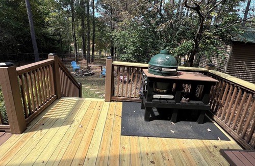 Gumlog Cabin | COZY LAKEFRONT CABIN Perfect for a relaxing getaway!