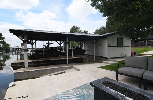 Granite Shoals House | Cozy lakefront retreat with kayaks, fishing, and extra parking!