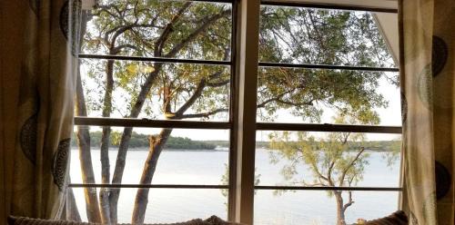 Cisco Ski Chalet | Cozy Lakeside Cabin with Private Dock & Resort Access Near Lake Cisco, Cisco, TX