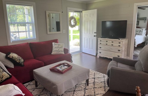 Williamston House | Cozy little guest house on Turkey Creek Farm!