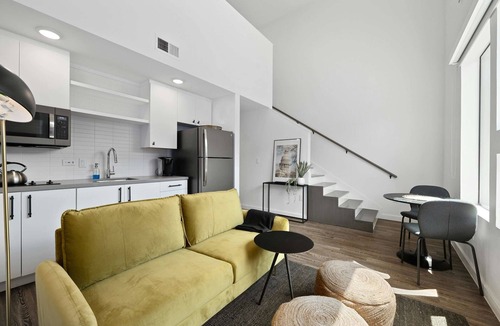 East Cesar Chavez Apartment | Cozy Loft in ATX - Queen Bed