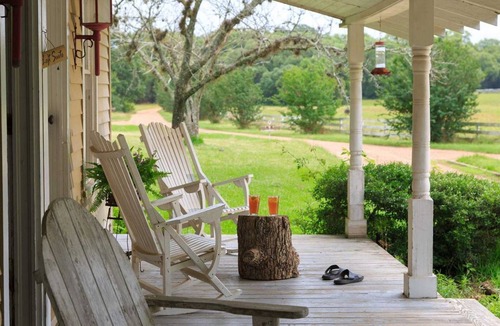Cat Spring Apartment | Cozy Loft Suite-Part of Dog Trot House-Shared Pool, Fireplace Ranch Fun Options
