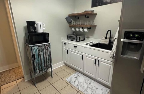New Oxford Apartment | Cozy Loft Walk to Downtown & Near Gettysburg