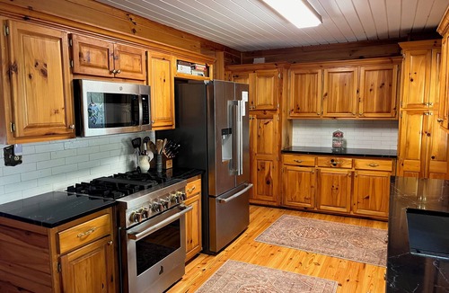 Seneca Cabin | Cozy Log Cabin near Clemson with Big Water Views
