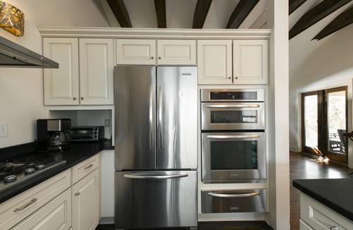 Charlotte Street House | Cozy, luxury, jacuzzi, downtown and fenced yard for pets!
