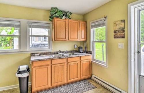 Central Newport News House | Cozy Marina Home, Pet Friendly, Free Parking, huge yard for pets and boats