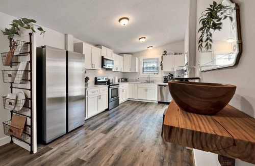 Brazos House | Cozy Mint Cottage - Magnolia/Baylor/Downtown Waco