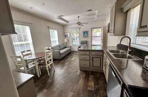 Crystal River House | Cozy mobile home in charming Crystal River with WiFi and AC