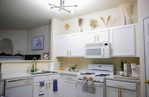 Lawrenceville House | Cozy & modern entire house!n