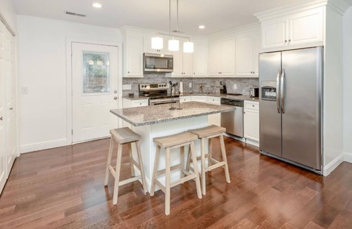 North Charleston Villa | Cozy, Modern Townhome - Walk to Park Circle!