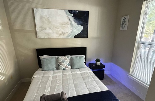 Charlotte Condo | Cozy & Modern Uptown Charlotte Townhouse
