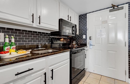 Myrtle Beach Condo | Cozy Oceanview Suite w/Full Kitchen