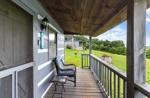 Fancy Gap Cabin | Cozy Parkway Cabin with Mountain Views - Cabin 4